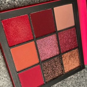 HUDABEAUTY Ruby Obsessions Eyeshadow Pallette